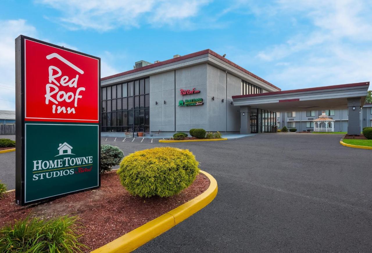 Hometowne Studios By Red Roof Painted Post Exterior photo